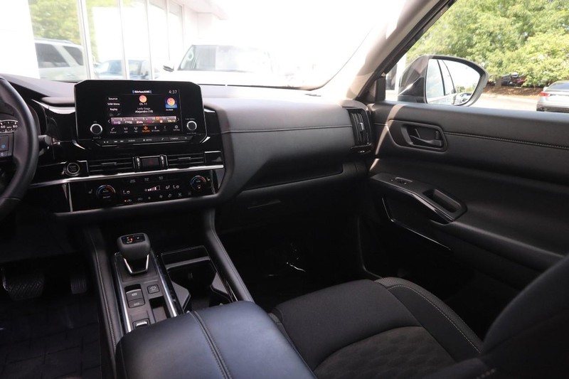 Nissan Pathfinder Vehicle Image 26