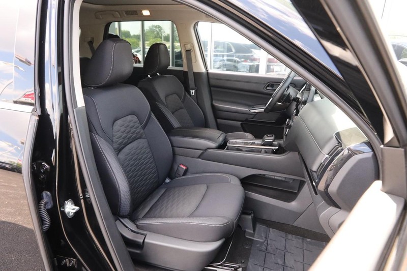 Nissan Pathfinder Vehicle Image 27