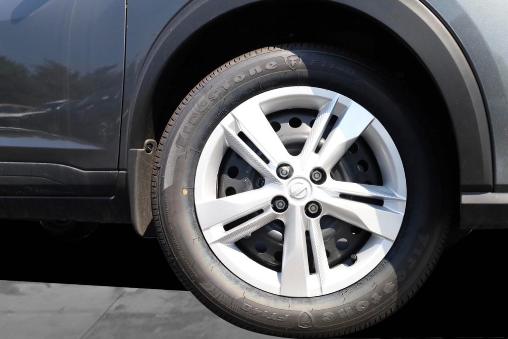 Nissan Kicks Play Vehicle Image 03