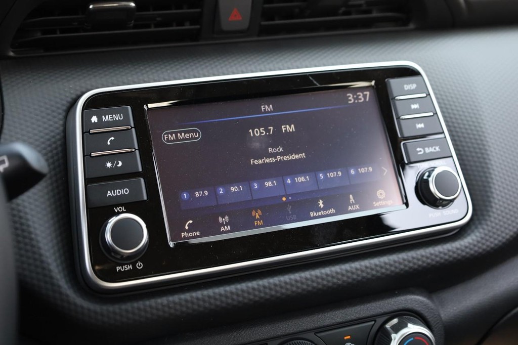 Nissan Kicks Play Vehicle Image 13