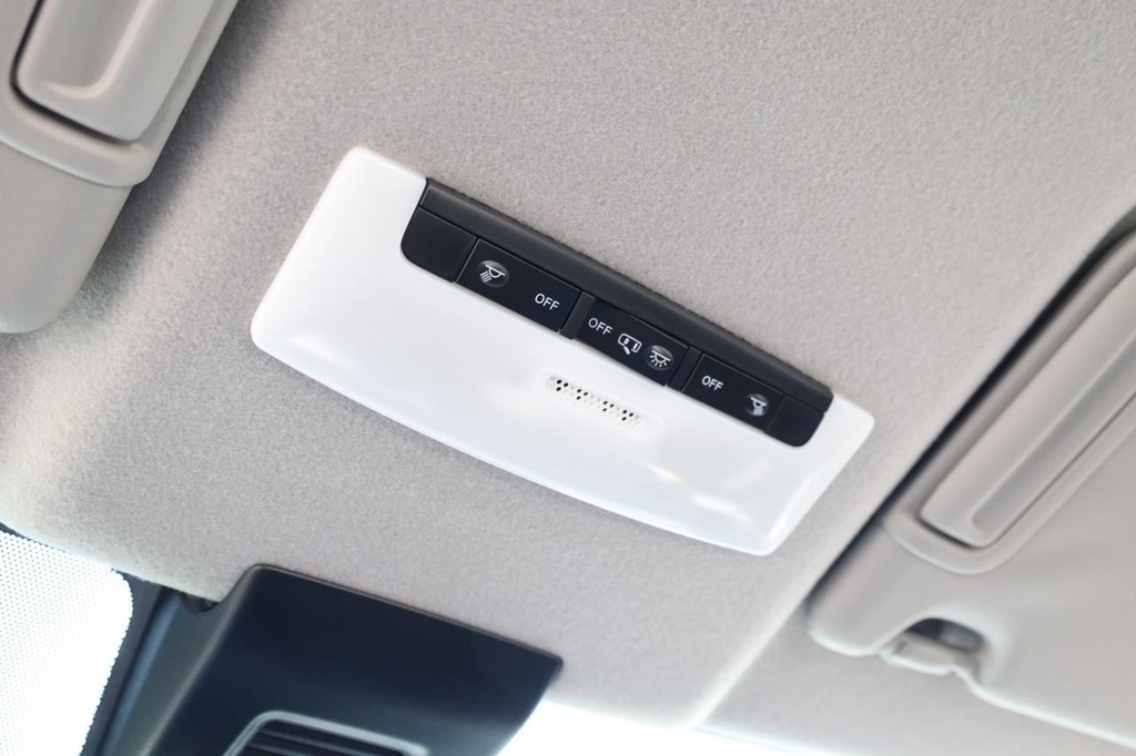 Nissan Kicks Play Vehicle Image 18