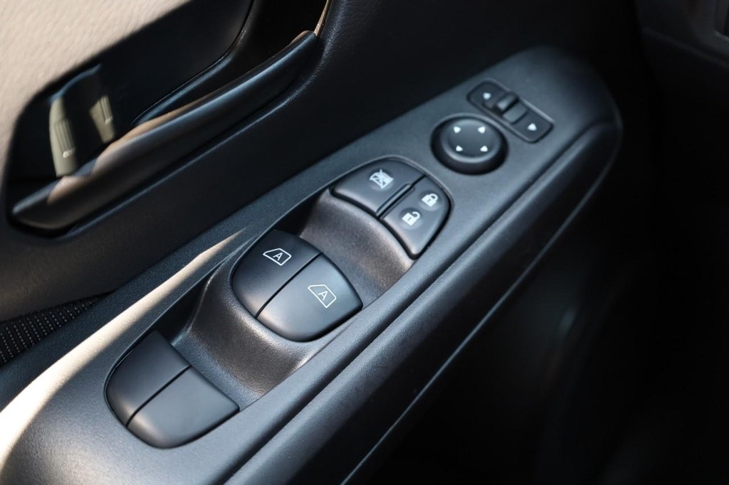 Nissan Kicks Play Vehicle Image 19