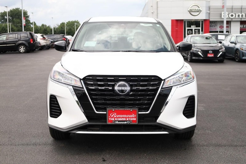 Nissan Kicks Play Vehicle Image 04