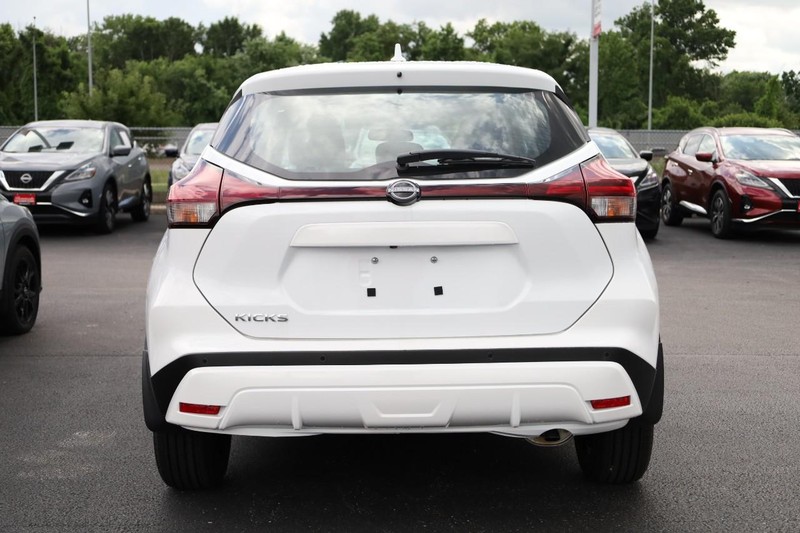Nissan Kicks Play Vehicle Image 06