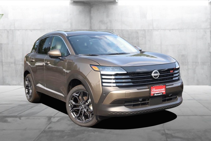 Nissan Kicks Vehicle Image 02