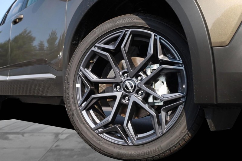 Nissan Kicks Vehicle Image 03