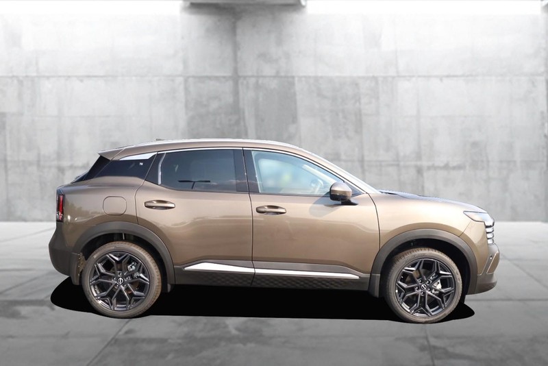Nissan Kicks Vehicle Image 05