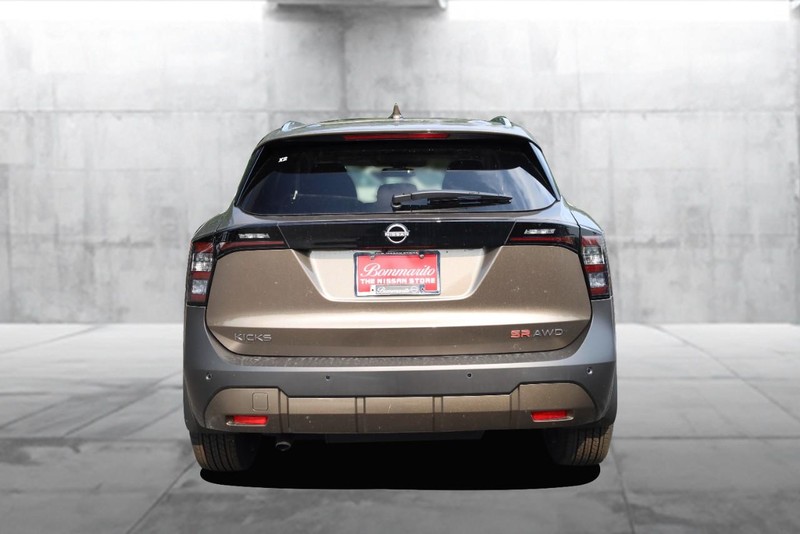 Nissan Kicks Vehicle Image 06