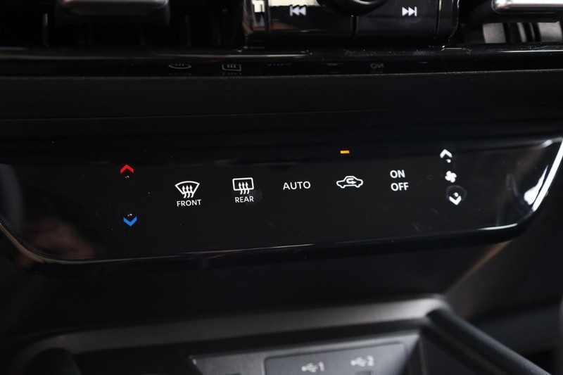 Nissan Kicks Vehicle Image 14