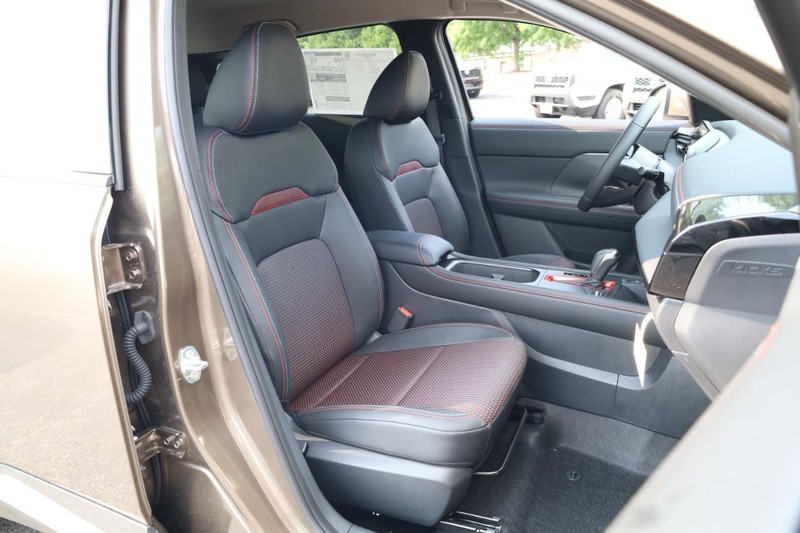 Nissan Kicks Vehicle Image 24