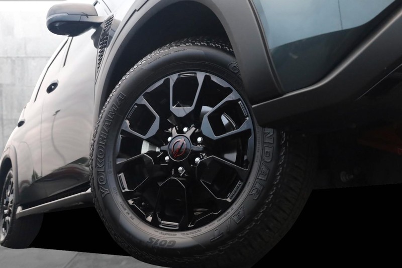 Nissan Armada Vehicle Full-screen Gallery Image 3