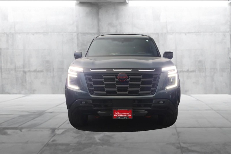 Nissan Armada Vehicle Full-screen Gallery Image 4