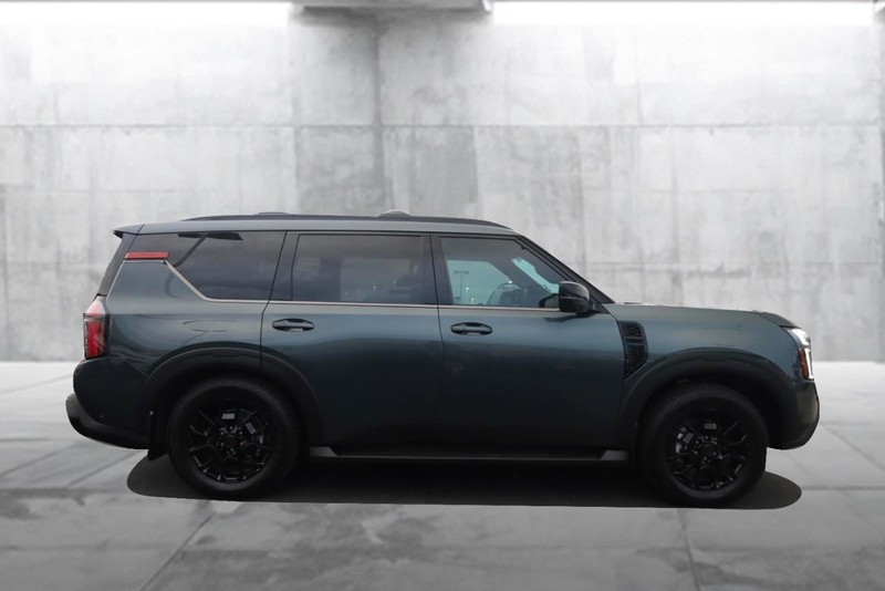 Nissan Armada Vehicle Full-screen Gallery Image 5