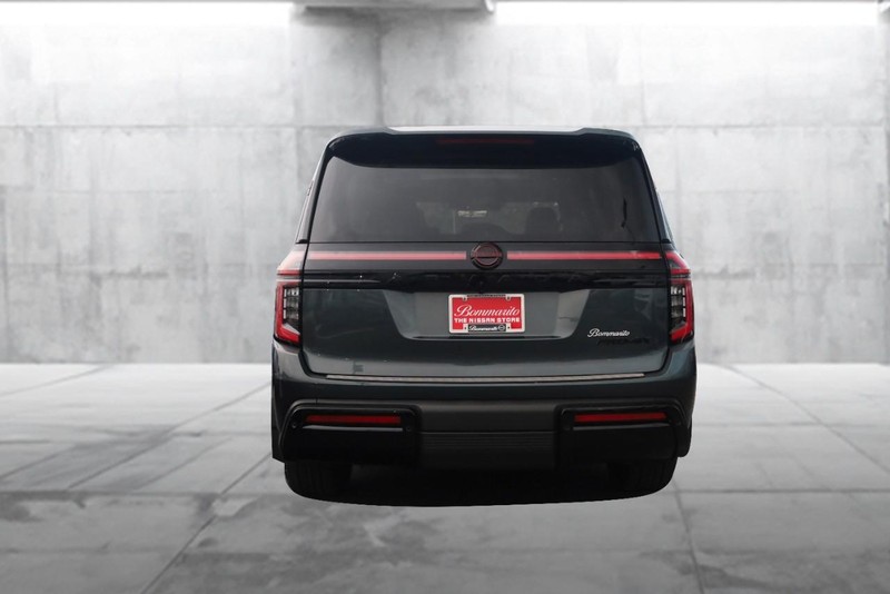 Nissan Armada Vehicle Full-screen Gallery Image 6