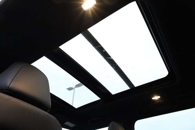 Nissan Armada Vehicle Full-screen Gallery Image 8