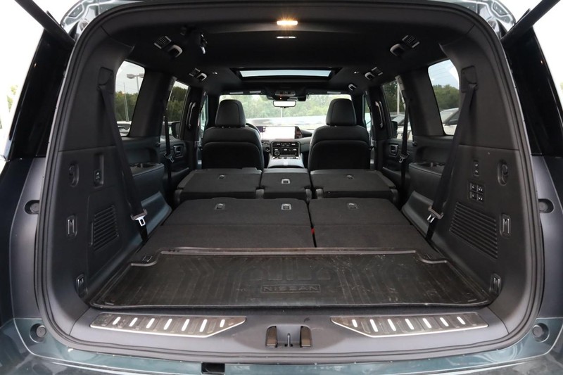 Nissan Armada Vehicle Full-screen Gallery Image 9