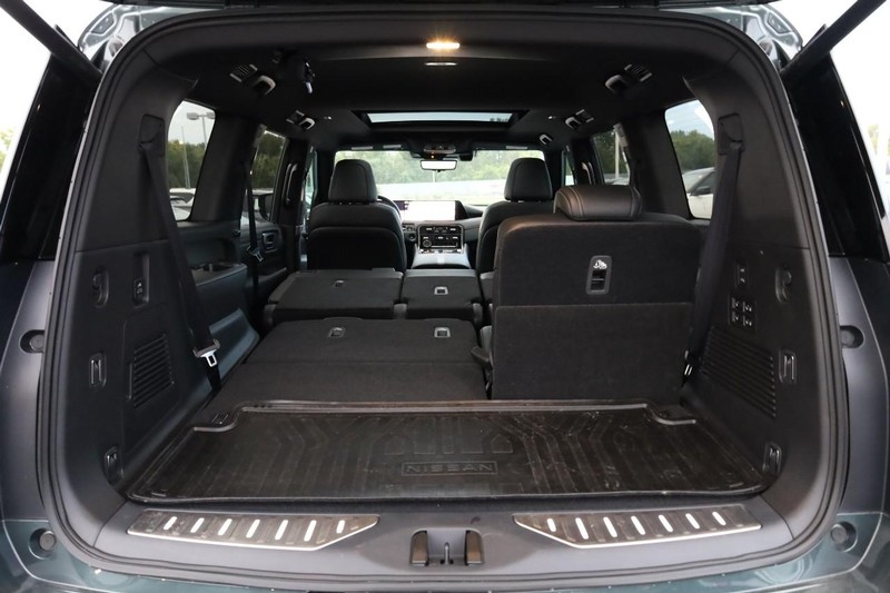 Nissan Armada Vehicle Full-screen Gallery Image 10