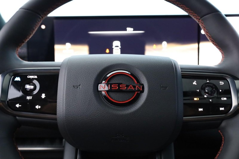 Nissan Armada Vehicle Full-screen Gallery Image 13