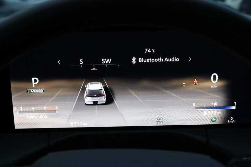 Nissan Armada Vehicle Full-screen Gallery Image 14