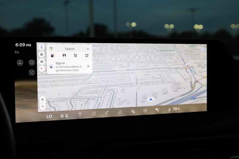 Nissan Armada Vehicle Full-screen Gallery Image 16