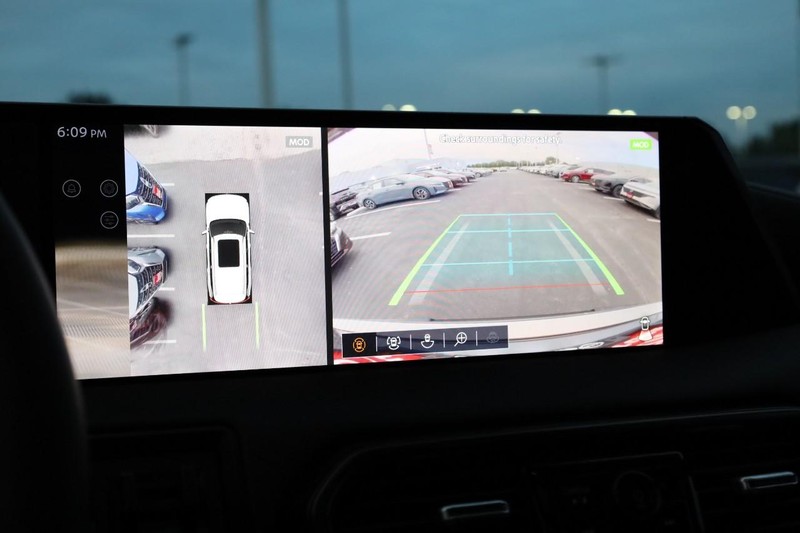 Nissan Armada Vehicle Full-screen Gallery Image 17