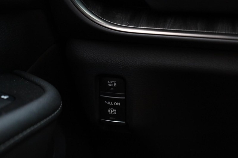 Nissan Armada Vehicle Full-screen Gallery Image 23