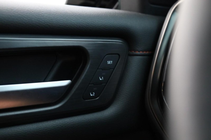 Nissan Armada Vehicle Full-screen Gallery Image 24