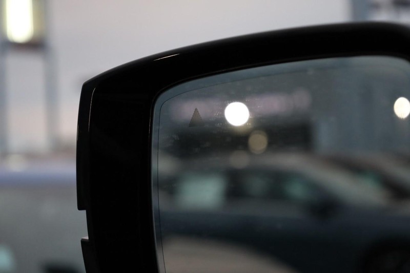 Nissan Armada Vehicle Full-screen Gallery Image 25