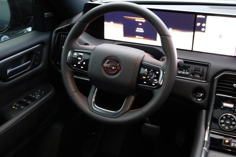Nissan Armada Vehicle Full-screen Gallery Image 29