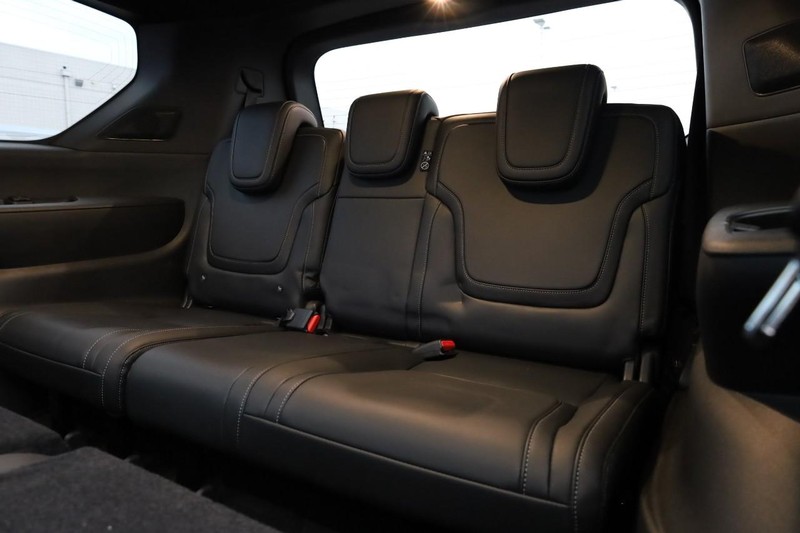 Nissan Armada Vehicle Full-screen Gallery Image 30