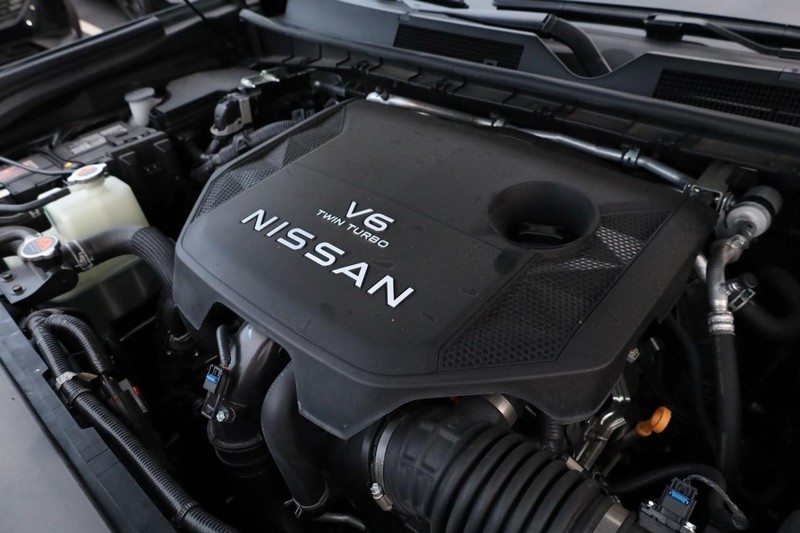 Nissan Armada Vehicle Full-screen Gallery Image 32