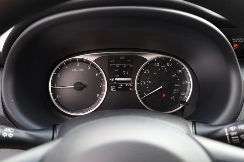 Nissan Kicks Play Vehicle Image 11