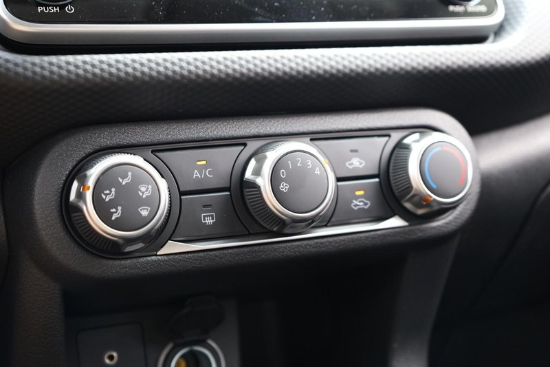 Nissan Kicks Play Vehicle Image 14