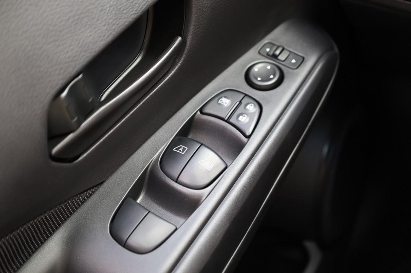Nissan Kicks Play Vehicle Image 18