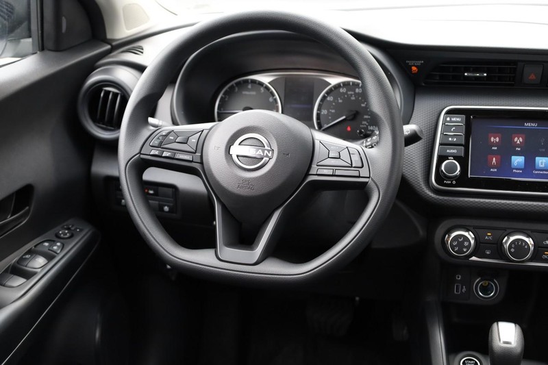 Nissan Kicks Play Vehicle Image 23