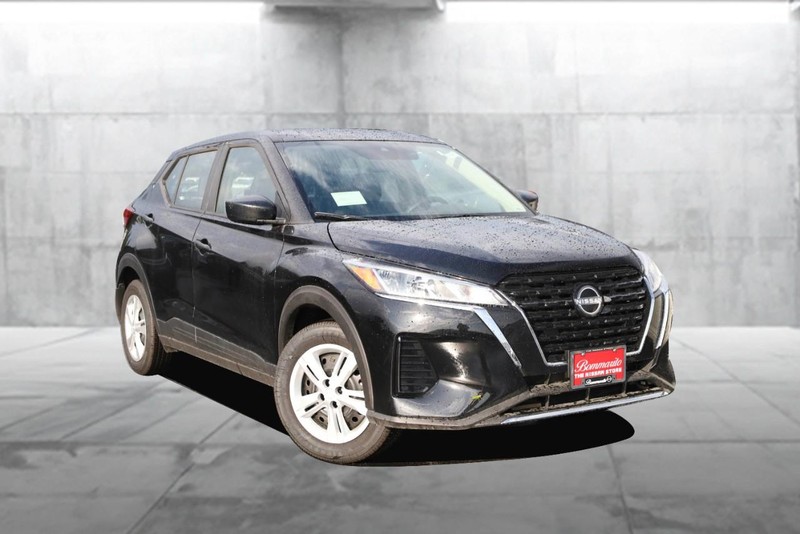 Nissan Kicks Play Vehicle Image 02