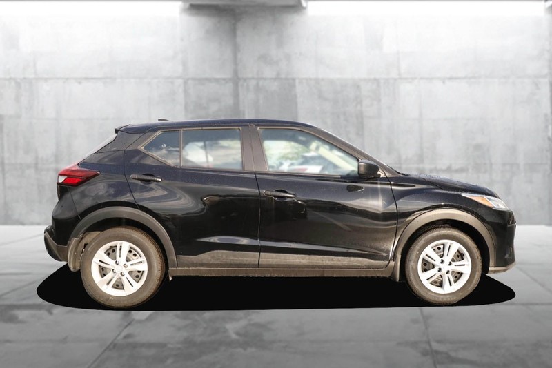 Nissan Kicks Play Vehicle Image 05