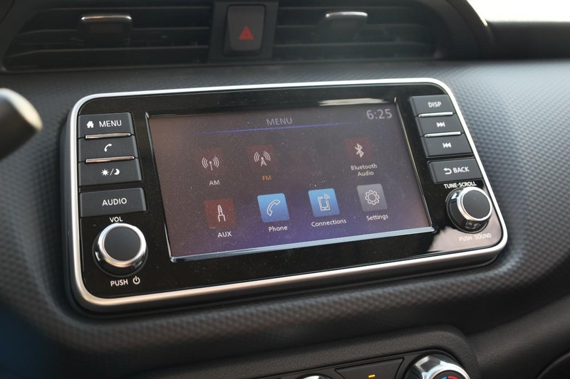 Nissan Kicks Play Vehicle Image 13