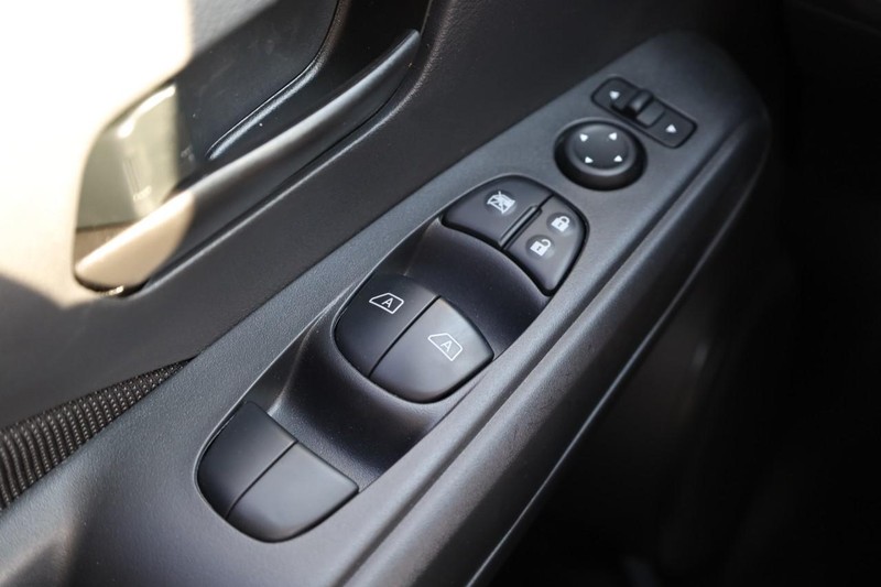 Nissan Kicks Play Vehicle Image 19