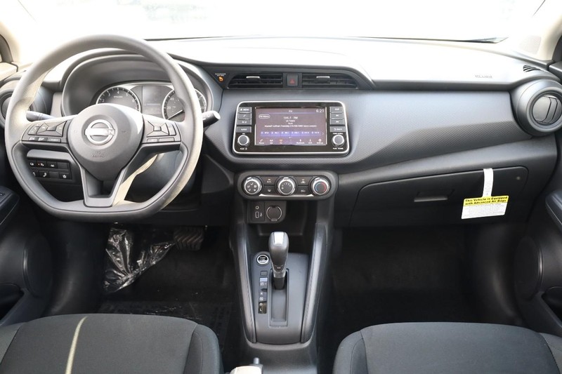 Nissan Kicks Play Vehicle Image 23