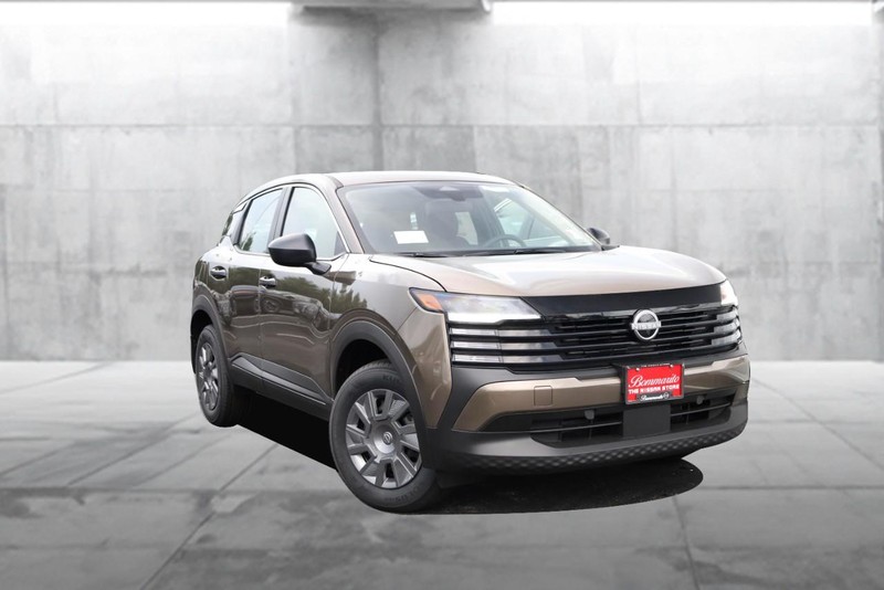 Nissan Kicks Vehicle Image 02