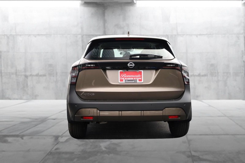 Nissan Kicks Vehicle Image 06