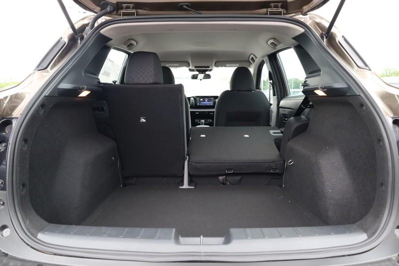 Nissan Kicks Vehicle Image 08