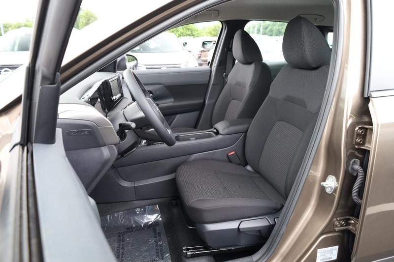 Nissan Kicks Vehicle Image 10