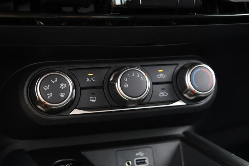 Nissan Kicks Vehicle Image 15