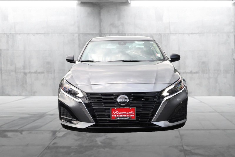 Nissan Altima Vehicle Image 04