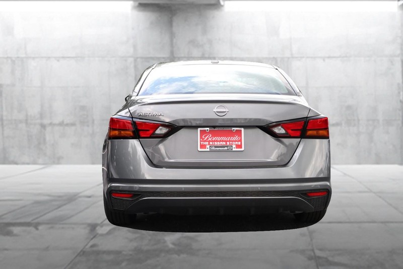 Nissan Altima Vehicle Image 06