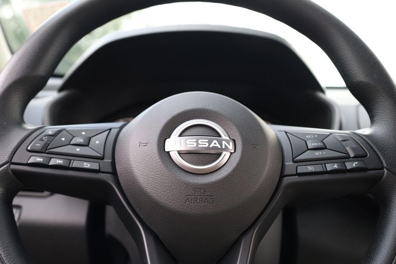 Nissan Altima Vehicle Image 09