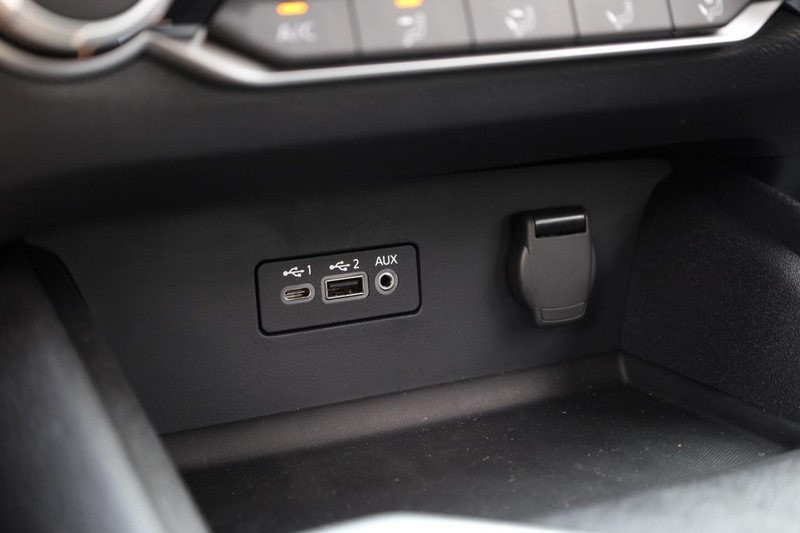 Nissan Altima Vehicle Image 14