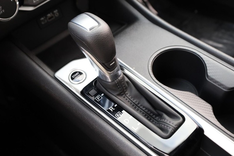 Nissan Altima Vehicle Image 15
